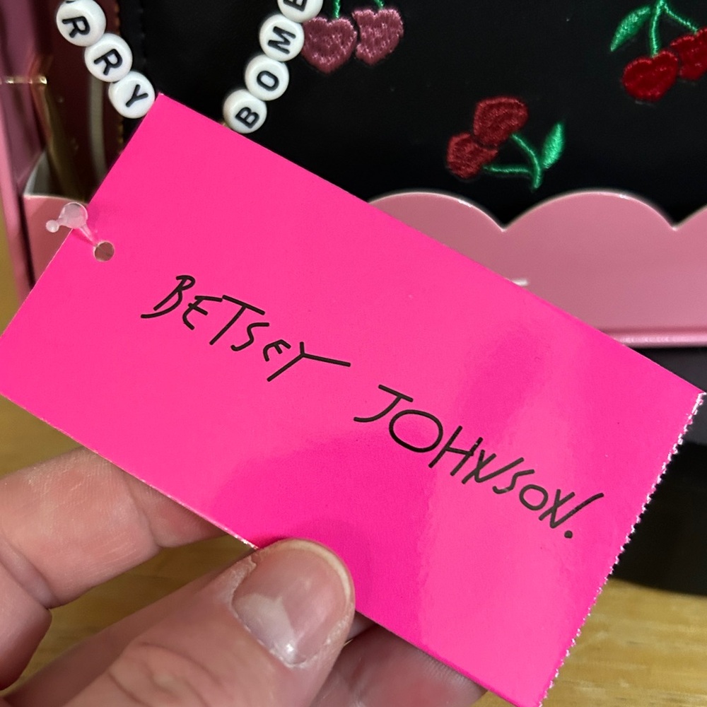 BETSEY JOHNSON WALLET W/REMOVABLE WRISTLET! HANDCRAFTED “CHERRY BOMB” CHARM! NWT - Picture 6 of 7